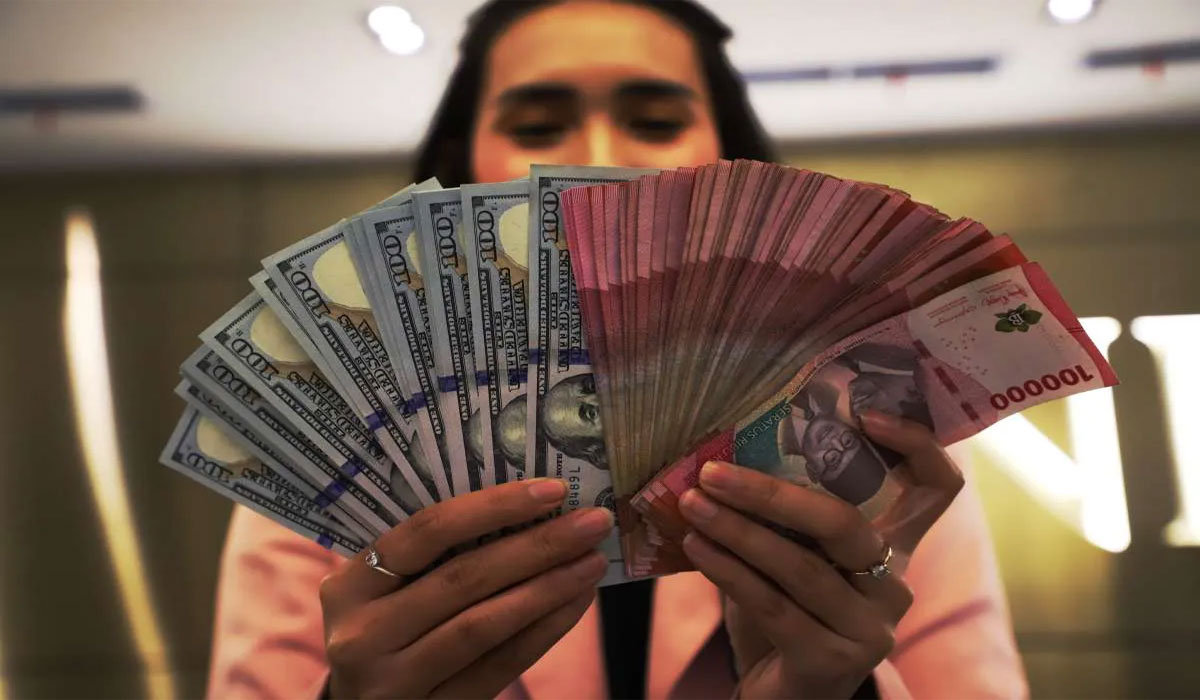 BREAKING: Rupiah Melemah Lagi ke Rp17.105 per Dolar AS, Pasar Asia Ikut Terguncang!